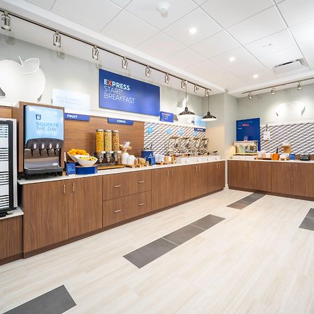 Holiday Inn Express & Suites - Fort Myers Airport By Ihg Ngoại thất bức ảnh