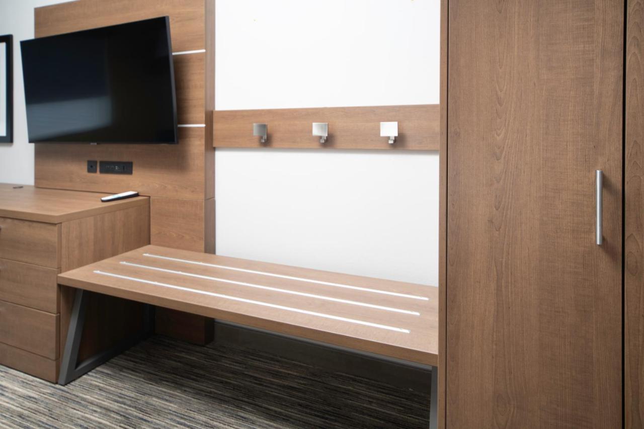 Holiday Inn Express & Suites - Fort Myers Airport By Ihg Ngoại thất bức ảnh