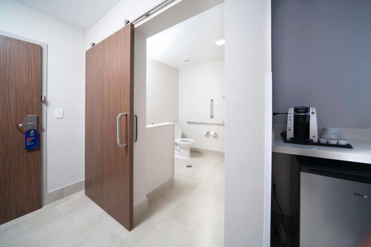 Holiday Inn Express & Suites - Fort Myers Airport By Ihg Ngoại thất bức ảnh