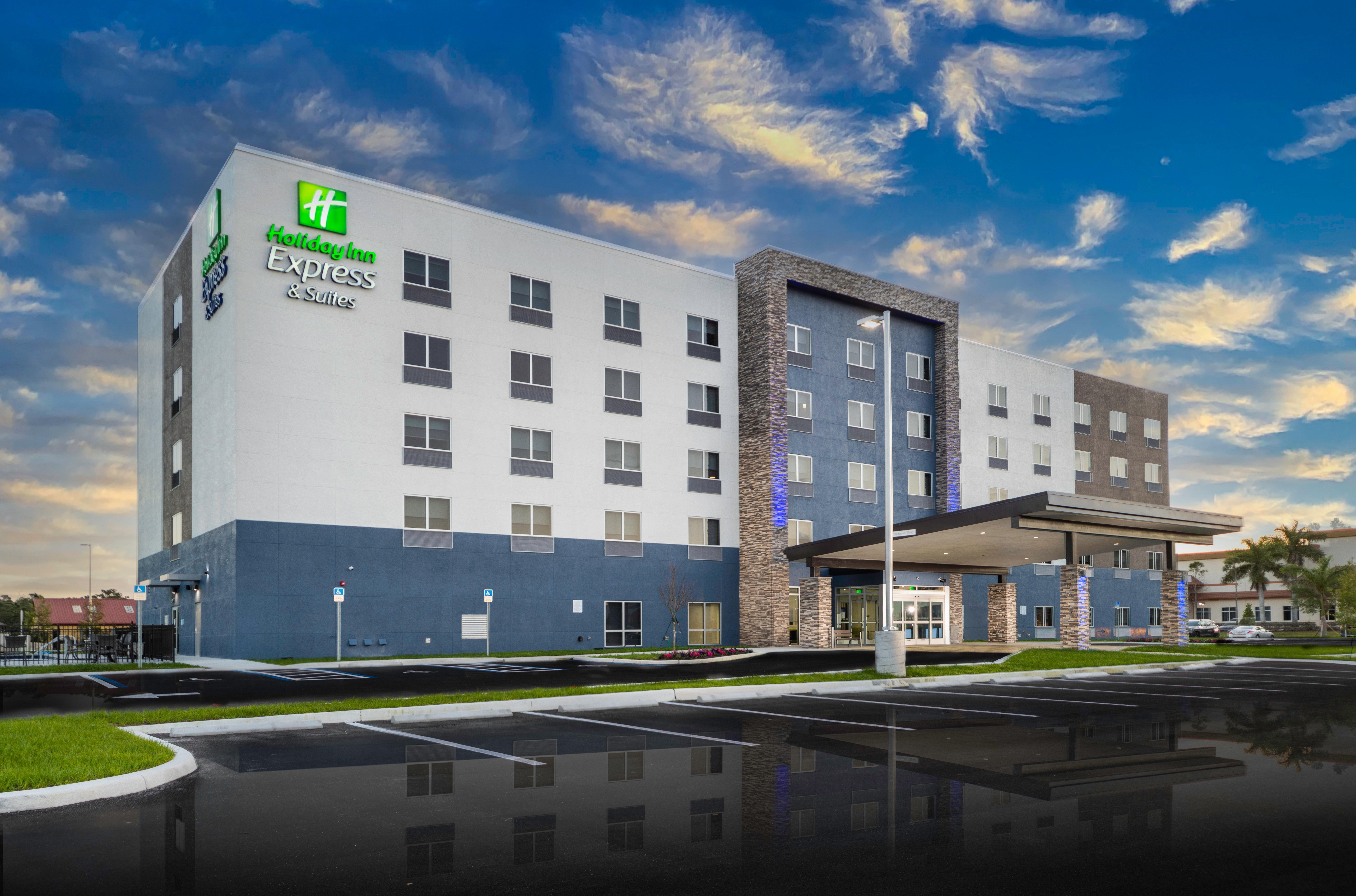 Holiday Inn Express & Suites - Fort Myers Airport By Ihg Ngoại thất bức ảnh