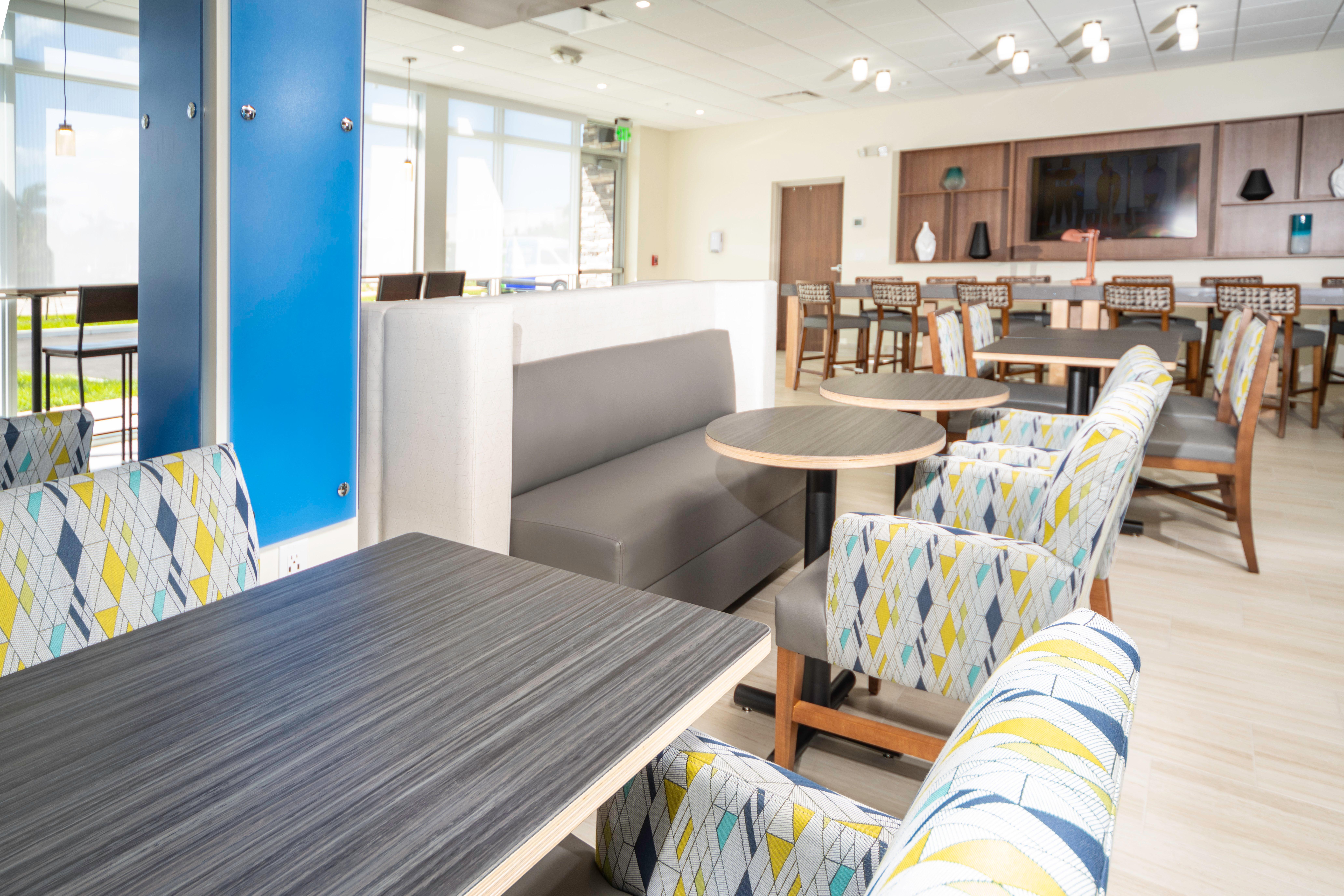 Holiday Inn Express & Suites - Fort Myers Airport By Ihg Ngoại thất bức ảnh