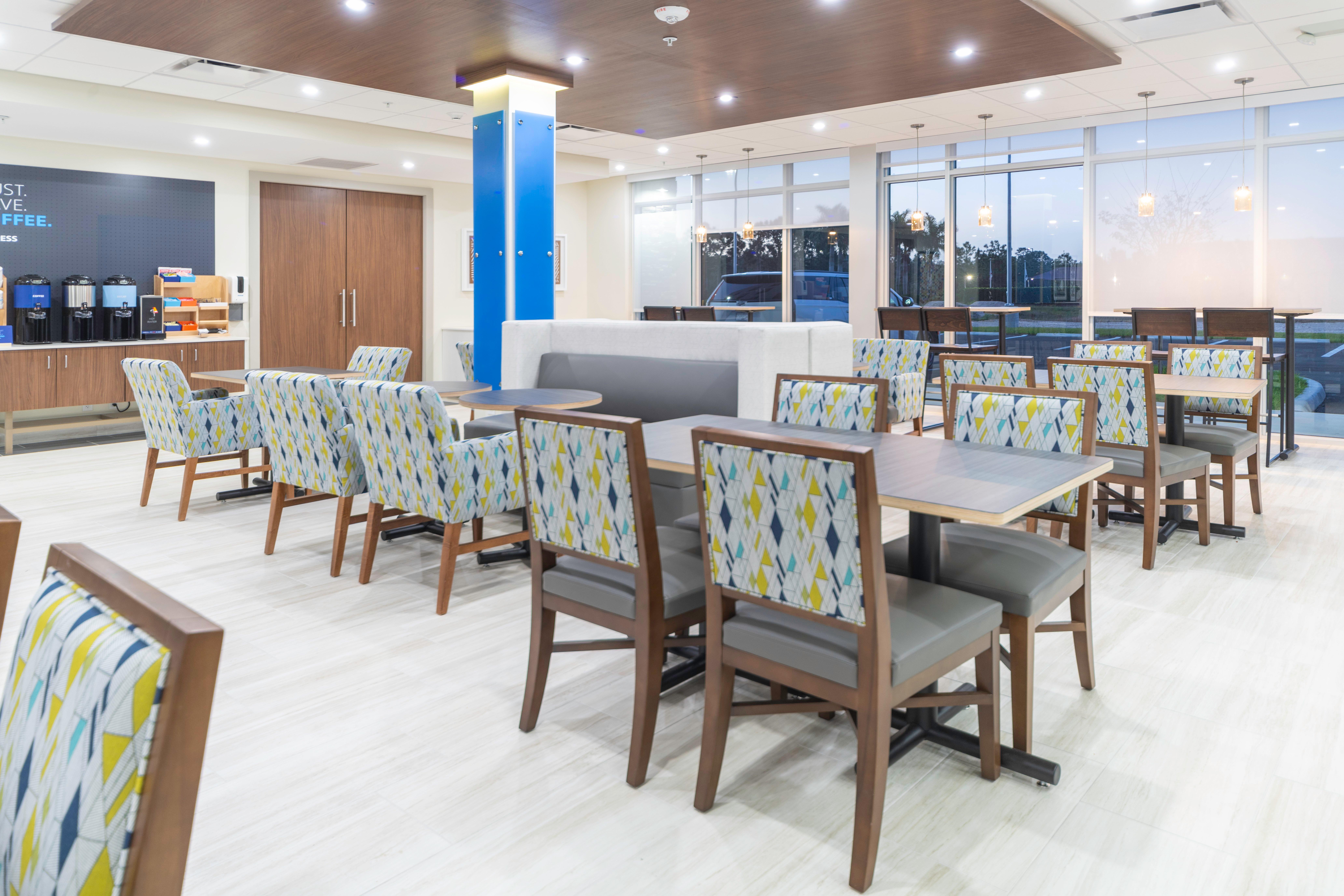 Holiday Inn Express & Suites - Fort Myers Airport By Ihg Ngoại thất bức ảnh